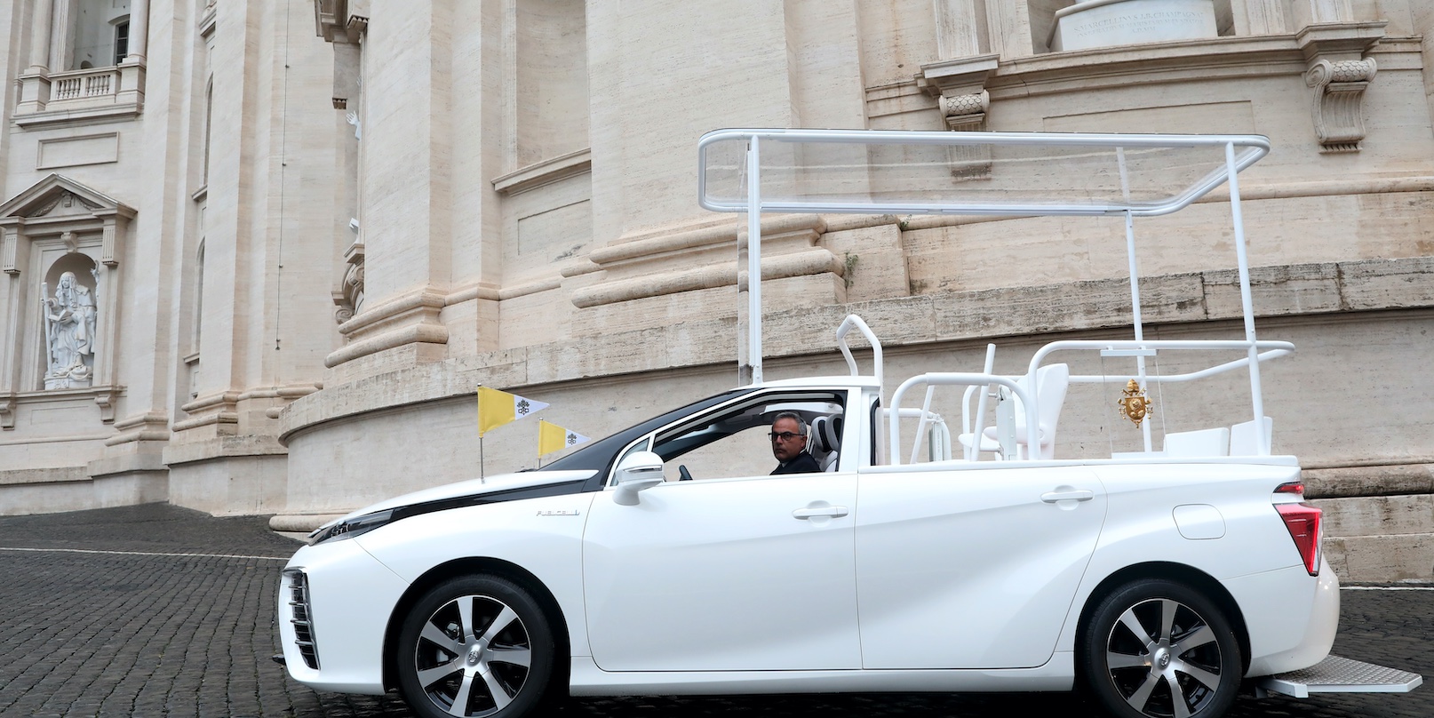 La "papamobile" A Idrogeno Di Papa Francesco - GreenMotorsport