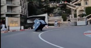 Fa il fenomeno a Montecarlo alla guida di una Citroën Ami, ma finisce malissimo [VIDEO]